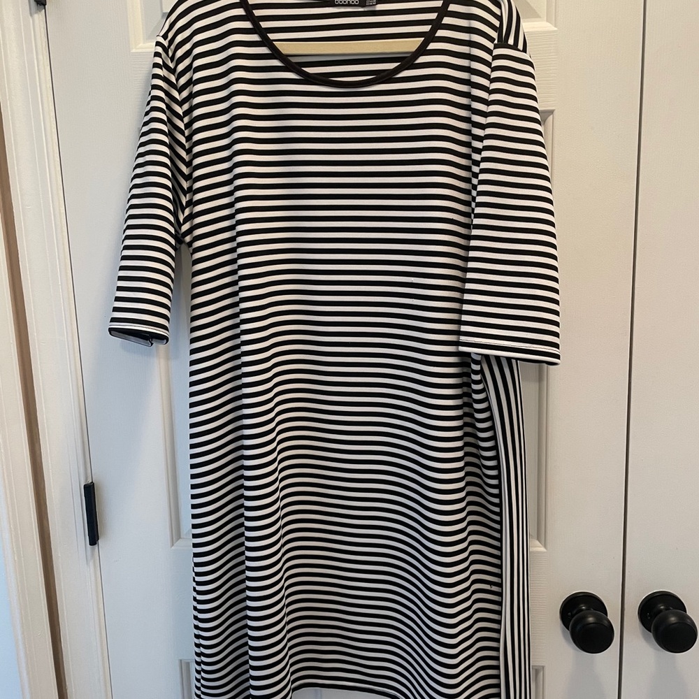 Boohoo black and white dress